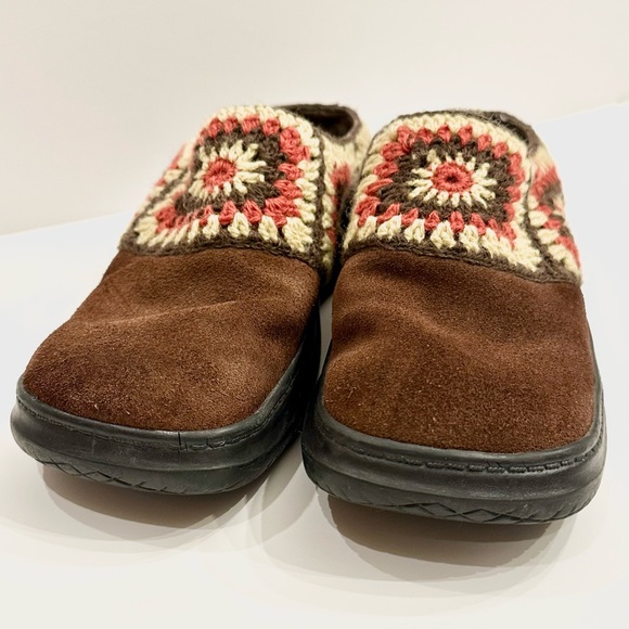 Chilis Crocheted Clogs - Picture 3 of 7